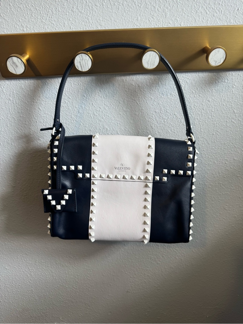 GUC Valentino Navy and White Studded Leather Shoulder Bag - Picture 2 of 13